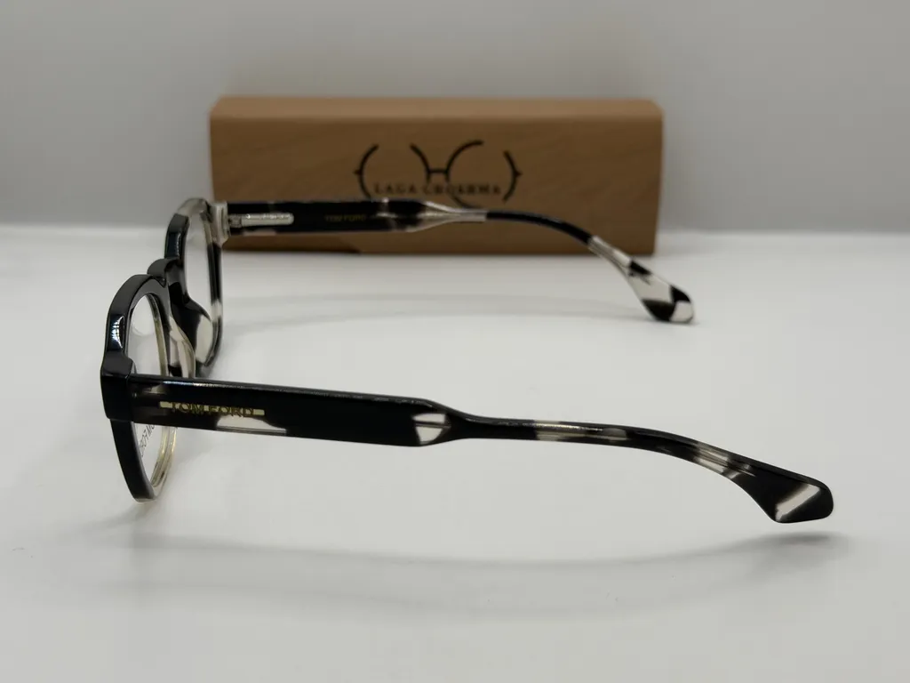 laga-marlo-oval-full-rim-acetate-eyeglasses-black-clear-03